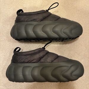 Crocs Overpuff Shorty Translucent Black – Men’s 11 (New)